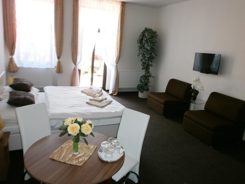 Hotel U Cisare Mělník Extérieur photo